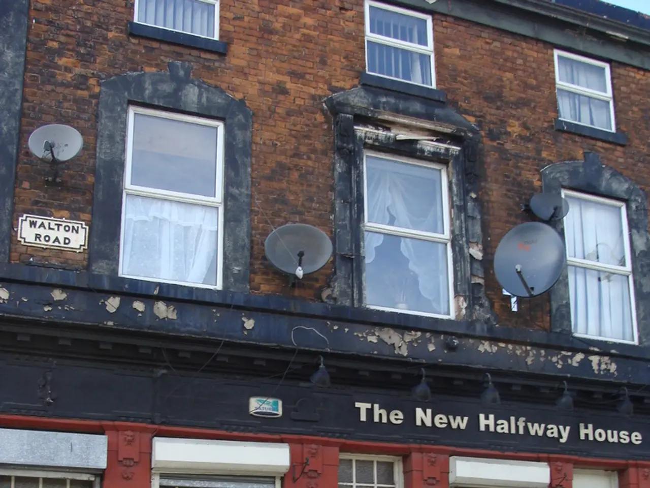 Discovers a Remarkable Function of the Stylish Two-Tone Window Treatment Apart from Its Aesthetic...