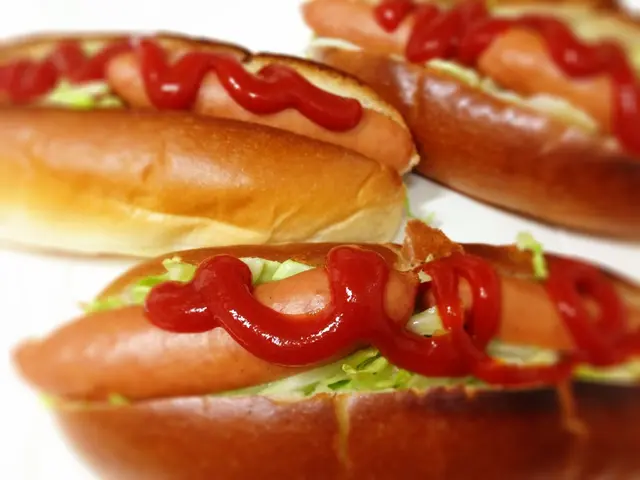 Hotdogs Contain Less Protein Than Sunflower Seeds?