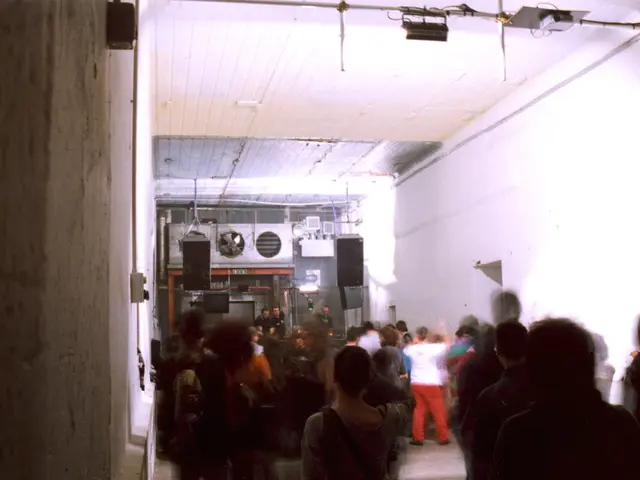 "Dance bar in Koblenz resumes operations with amplified audio"