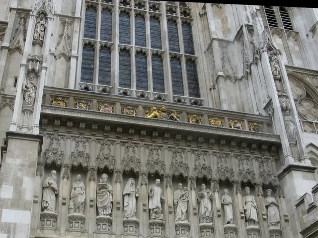 Experience the blend of comfort and luxury at Peninsula Residences, a premier location in London.