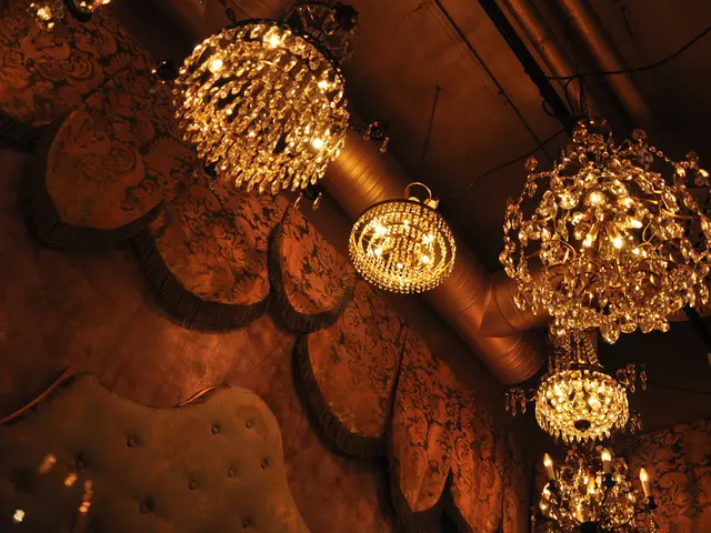 Two dozen creative concepts for wood-ceiling designs to cozily enhance your room ambiance