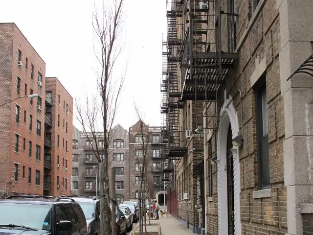 Offenbach city deliberates on inventive green spaces - portable tree trunks as a temporary fix for...