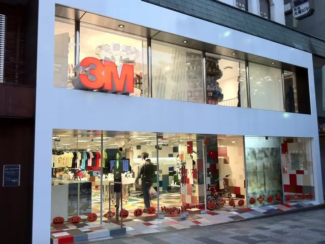 Designer Lucile Viaud based in Brittany specializes in glass fiber craft.