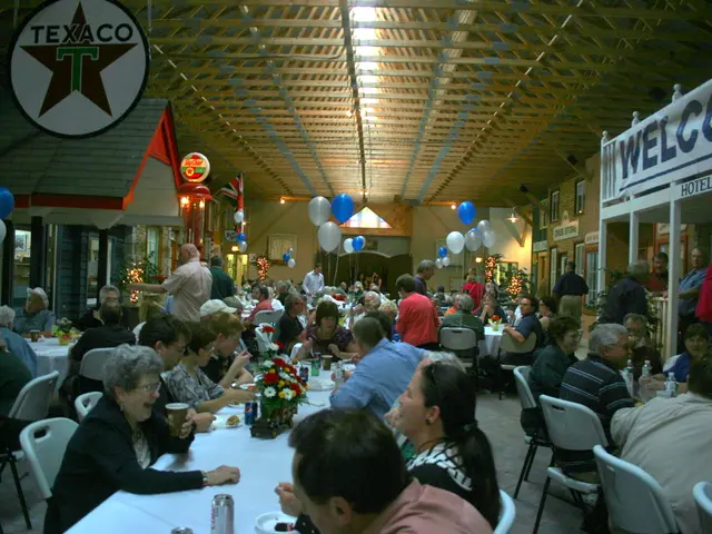 Martha Stewart's timeless 2000 tablescape, a fall decoration must-see, continues to exude...