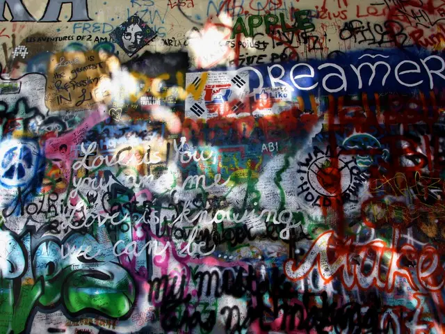 Marble-Inspired Paint Techniques for Home Decor and DIY Crafts