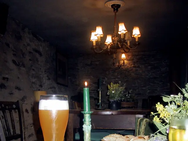 Jazz-Inspired B&W Ellington Candle: Essential Piece for Perfume Enthusiasts