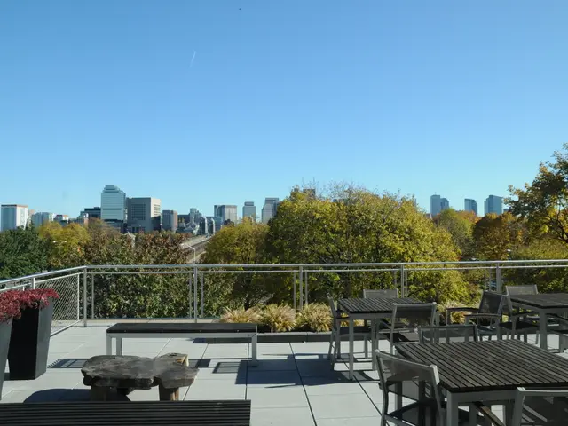 Rotating eatery in New York City resumes operations